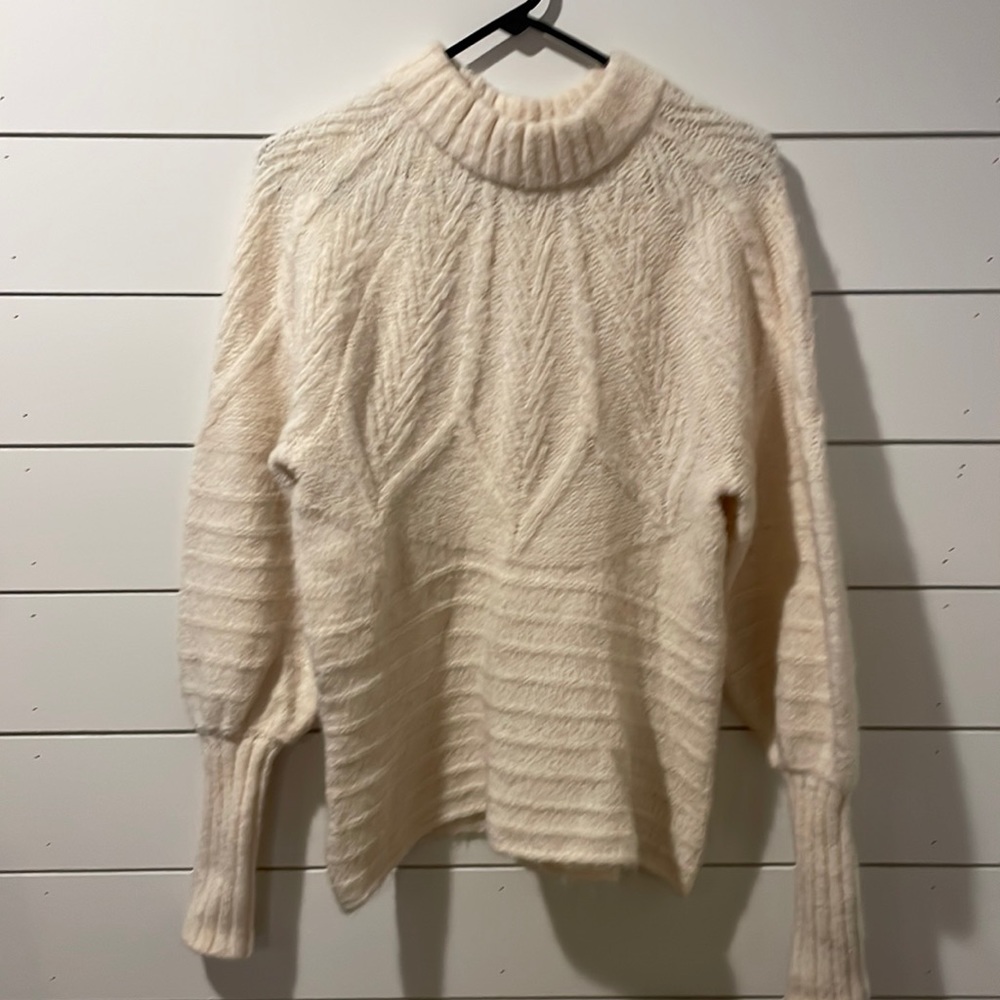 Cozy womens sweater. Universal Thread